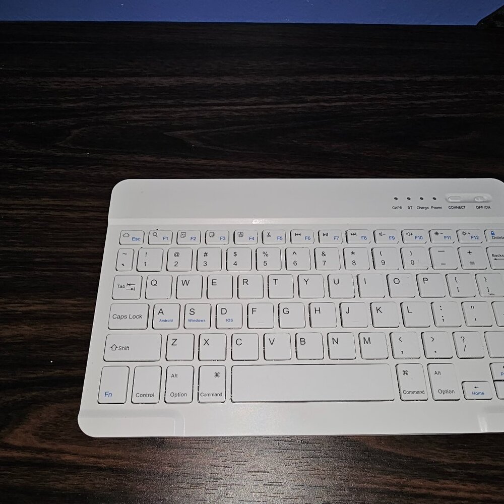 White Slim Portable Bluetooth Keyboard